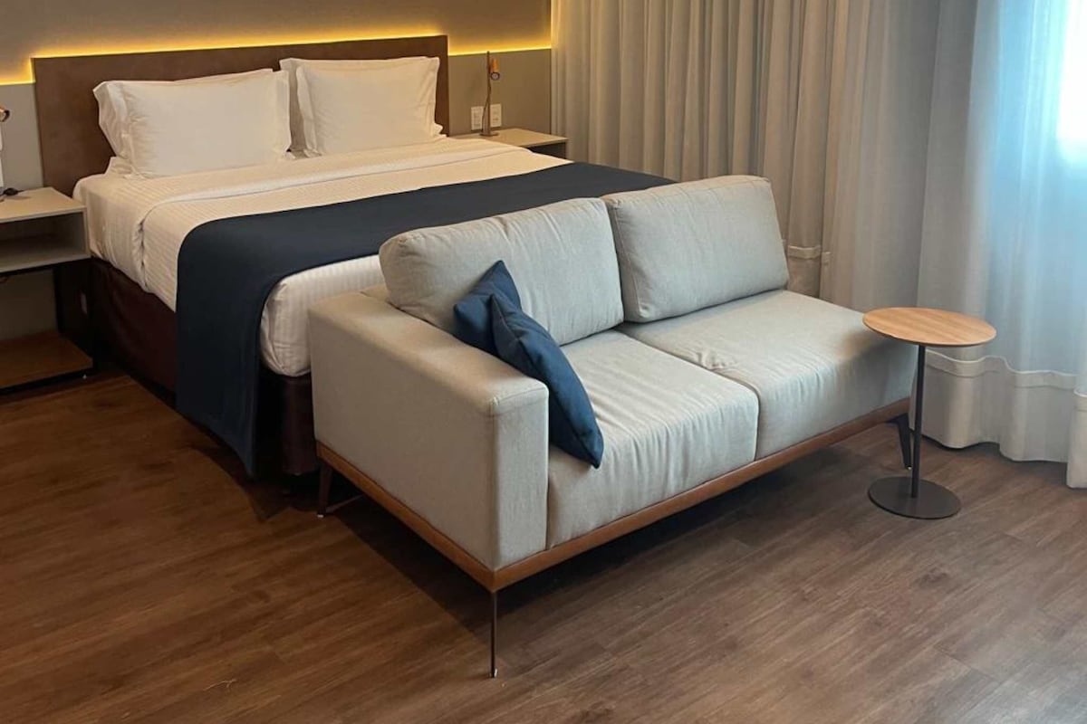 Business Double Room | Egyptian cotton sheets, premium bedding, minibar, in-room safe