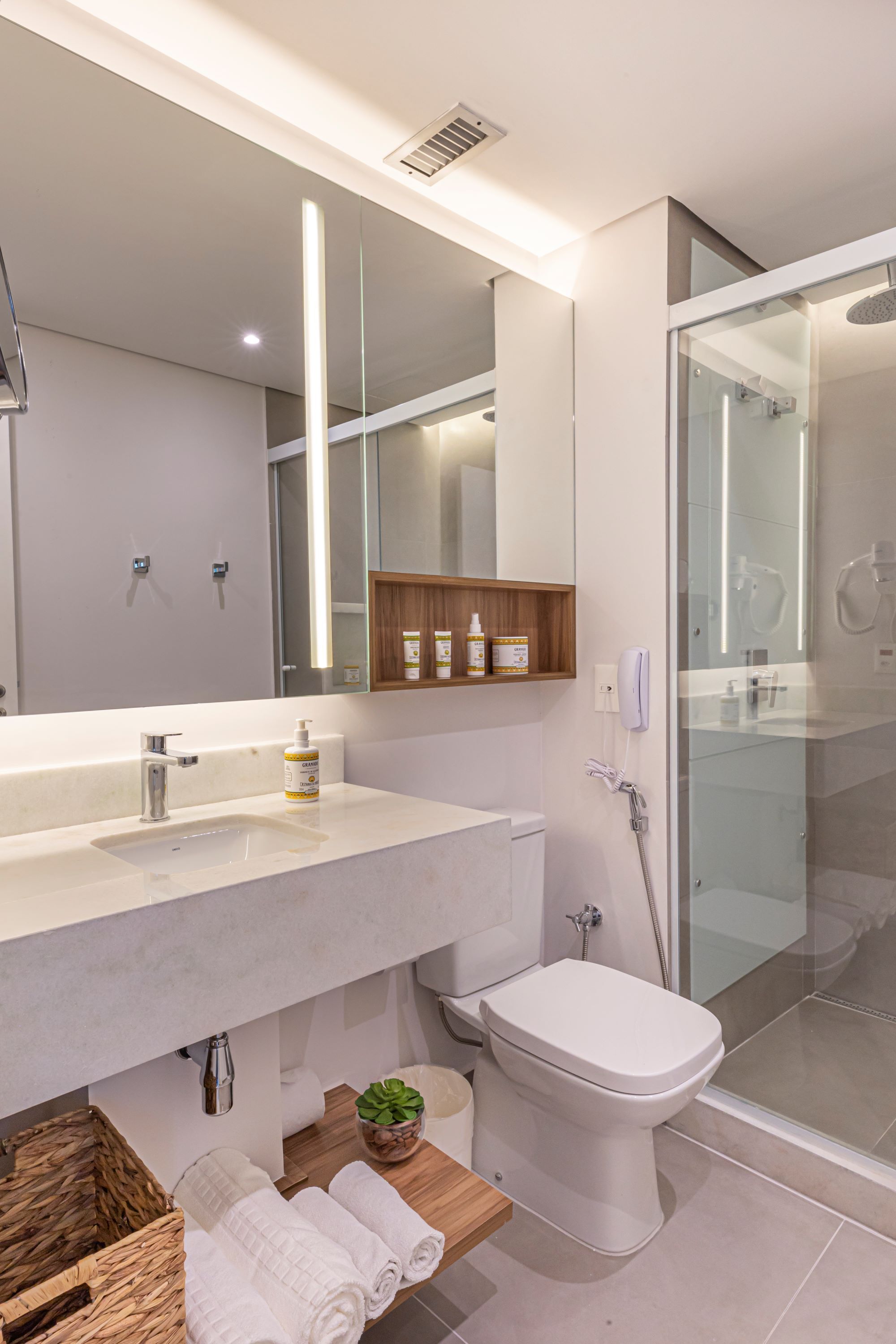executive room | bathroom | shower, rainfall showerhead, free toiletries, hair dryer