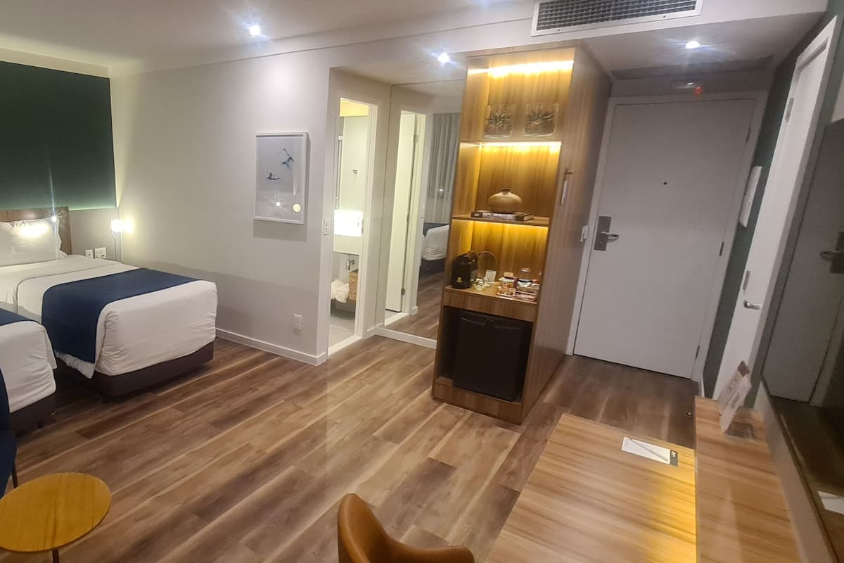 Executive Twin Room | Egyptian cotton sheets, premium bedding, minibar, in-room safe