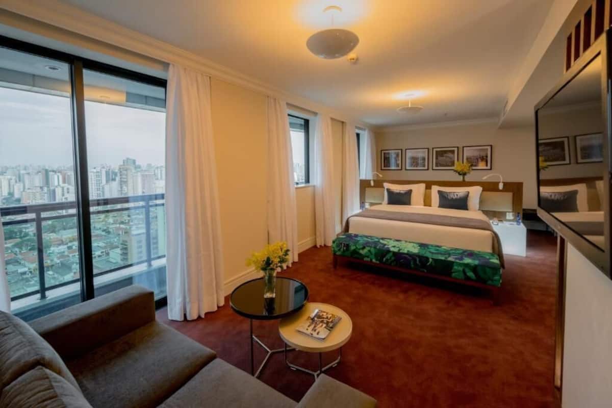 Seprai katun Mesir, seprai premium, minibar, dan brankas