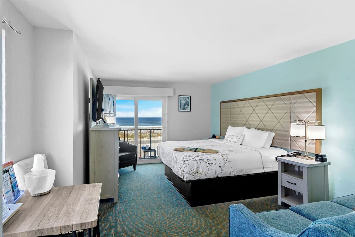 Grand Room, 1 King Bed, Balcony, Ocean View