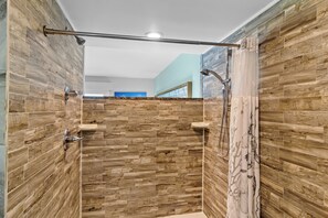 Hammam, soins corporels, massages sur la plage, gommages corporels