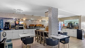 Ilmainen päivittäinen buffetaamiainen