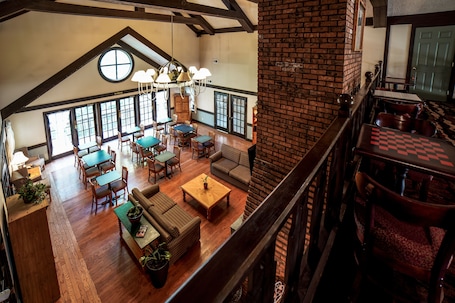 Dining. Spring House Inn