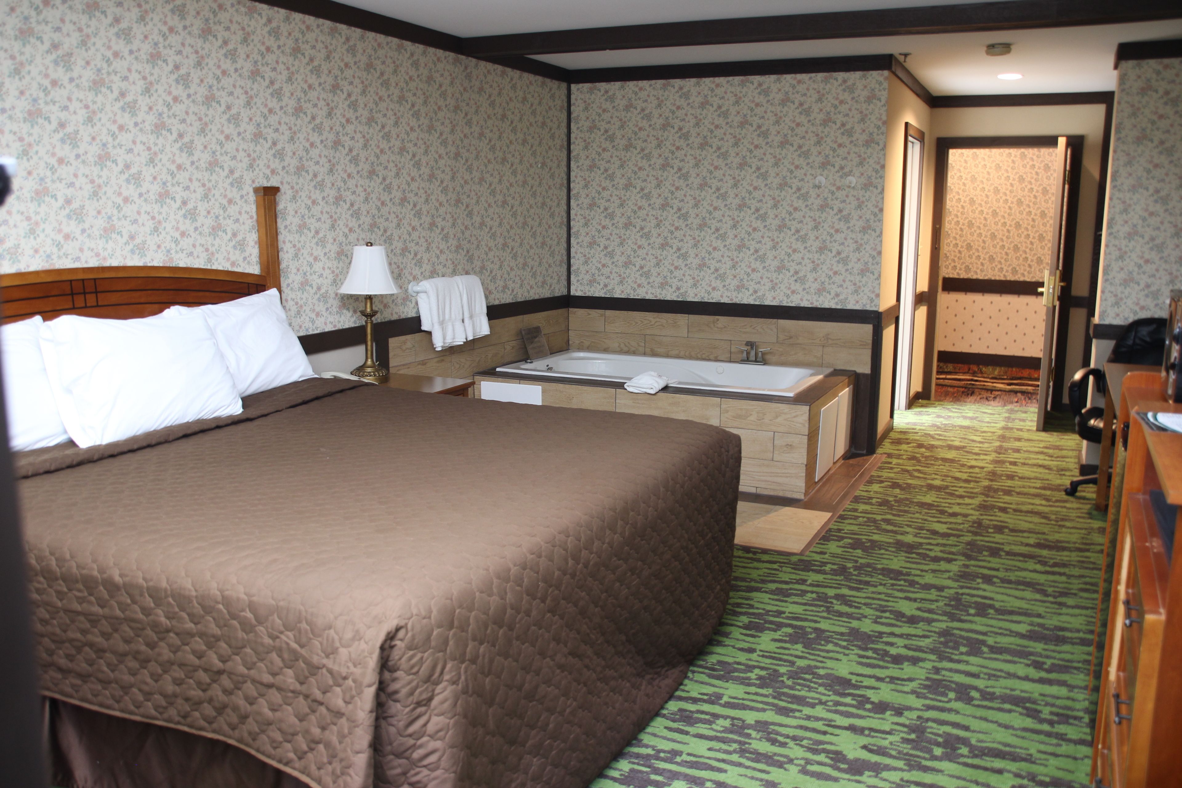 romantic room, 1 king bed, refrigerator & microwave | in-room safe, desk, iron/ironing board, free wifi