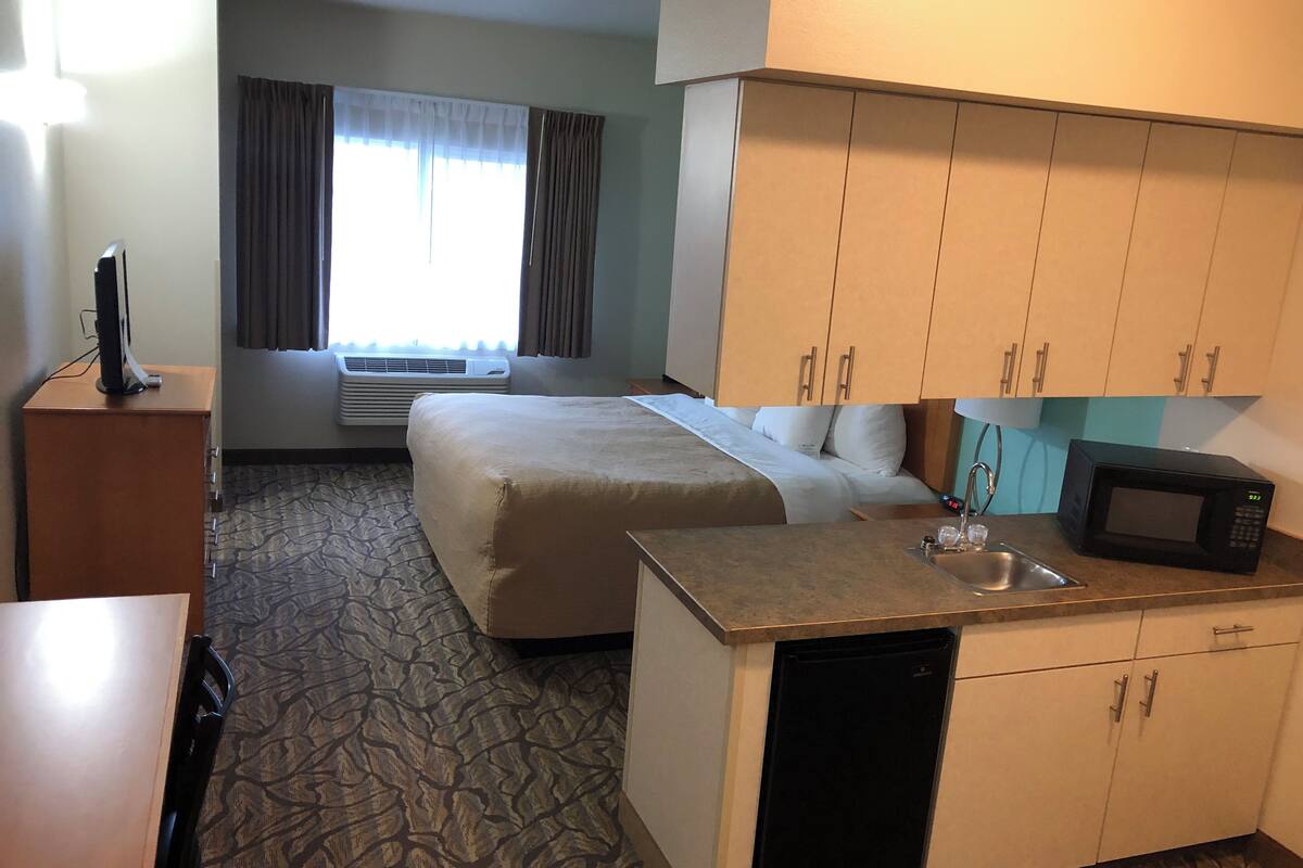 deluxe room, 1 king bed | premium bedding, desk, blackout curtains, iron/ironing board