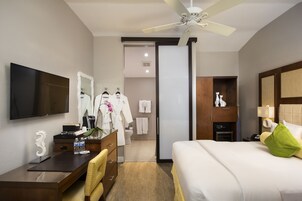 Egyptian cotton sheets, premium bedding, down comforters, pillowtop beds