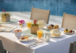 Tägliches inbegriffenes kontinentales Frühstück