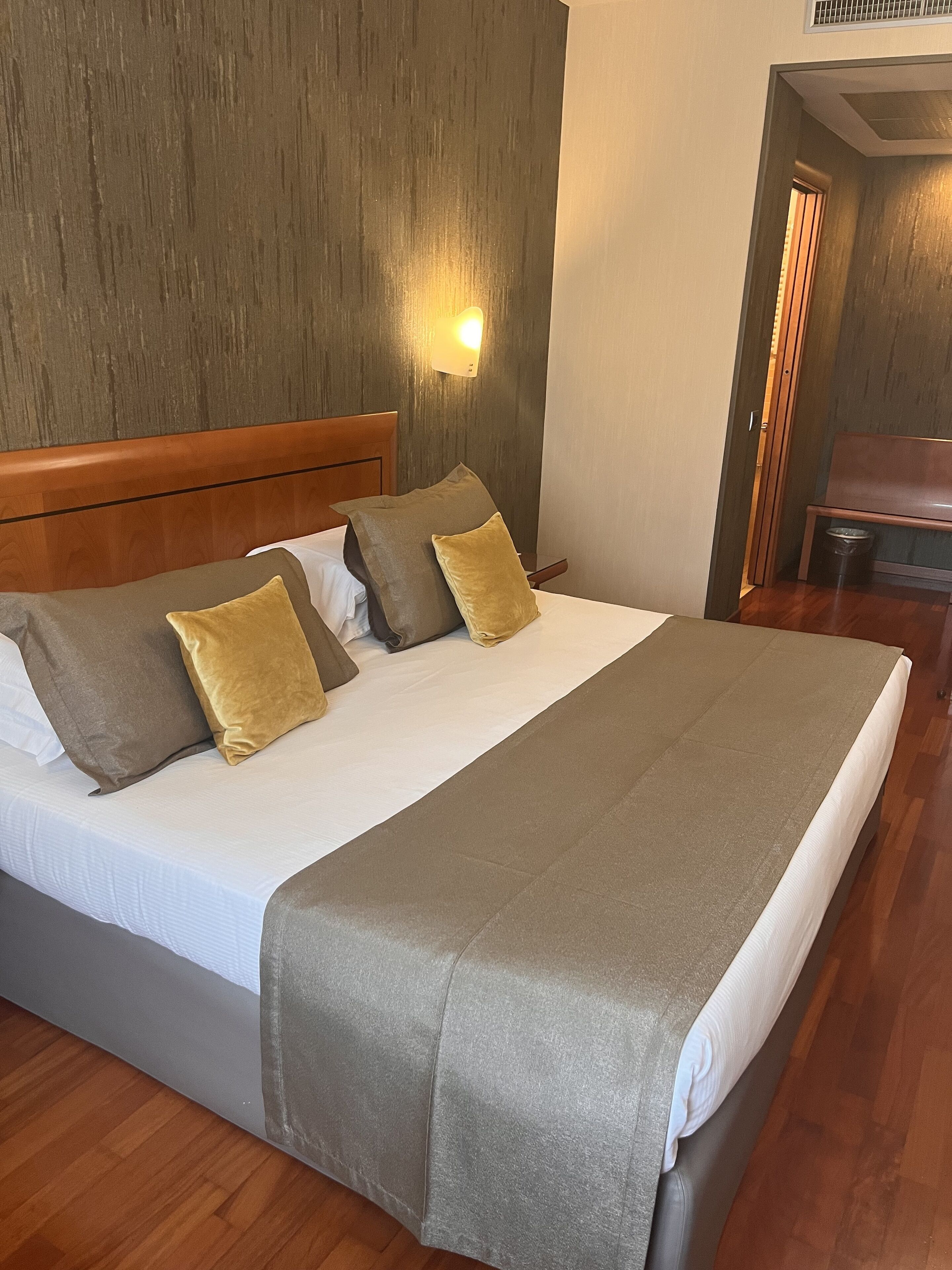 Down duvets, minibar, in-room safe, desk