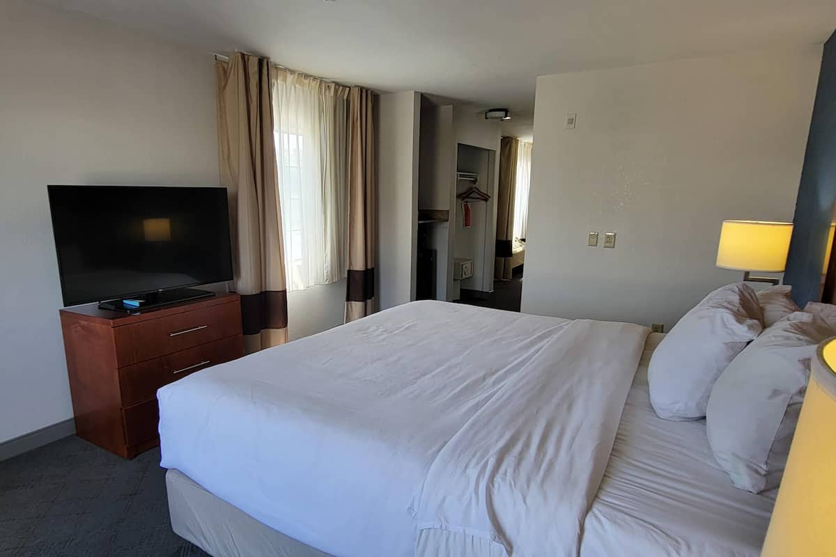 In-room safe, blackout drapes, iron/ironing board, free WiFi