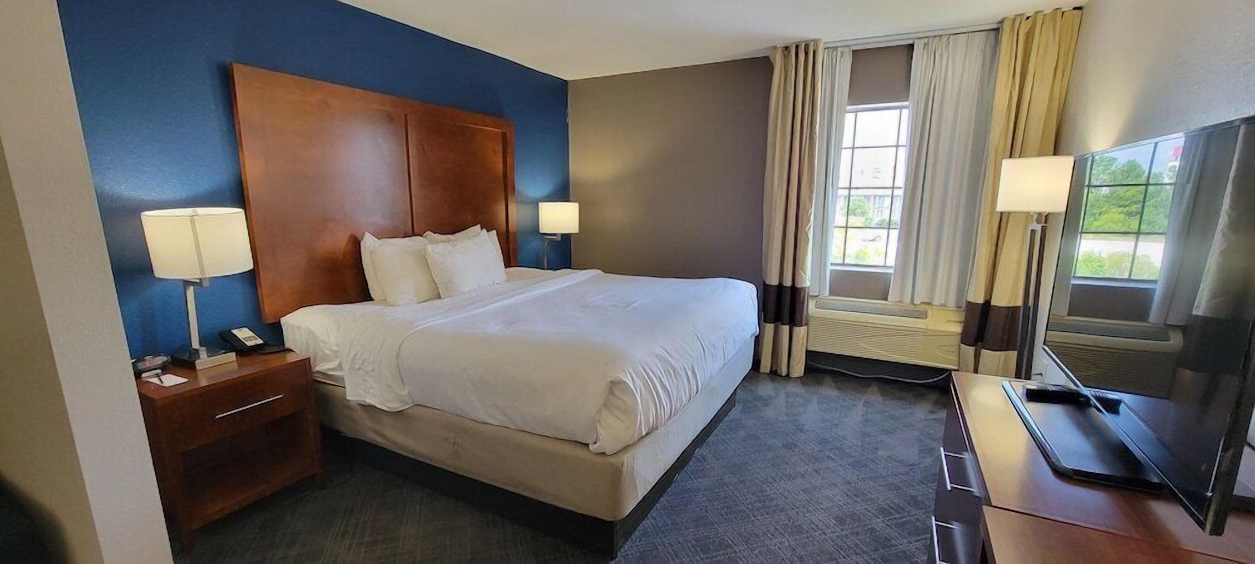 In-room safe, blackout curtains, iron/ironing board, free WiFi