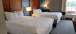 Chambre Standard, 2 grands lits | Coffre-fort, rideaux d’obscurcissement, fer et planche à repasser