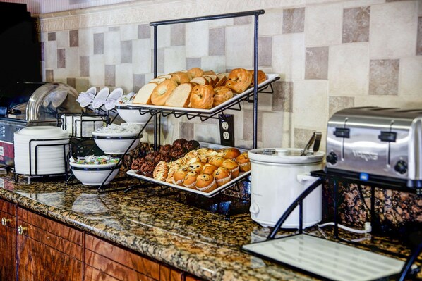 Free buffet breakfast 
