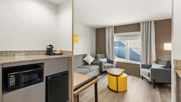 1 bedroom, premium bedding, desk, blackout curtains
