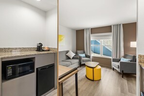 1 bedroom, premium bedding, desk, blackout curtains