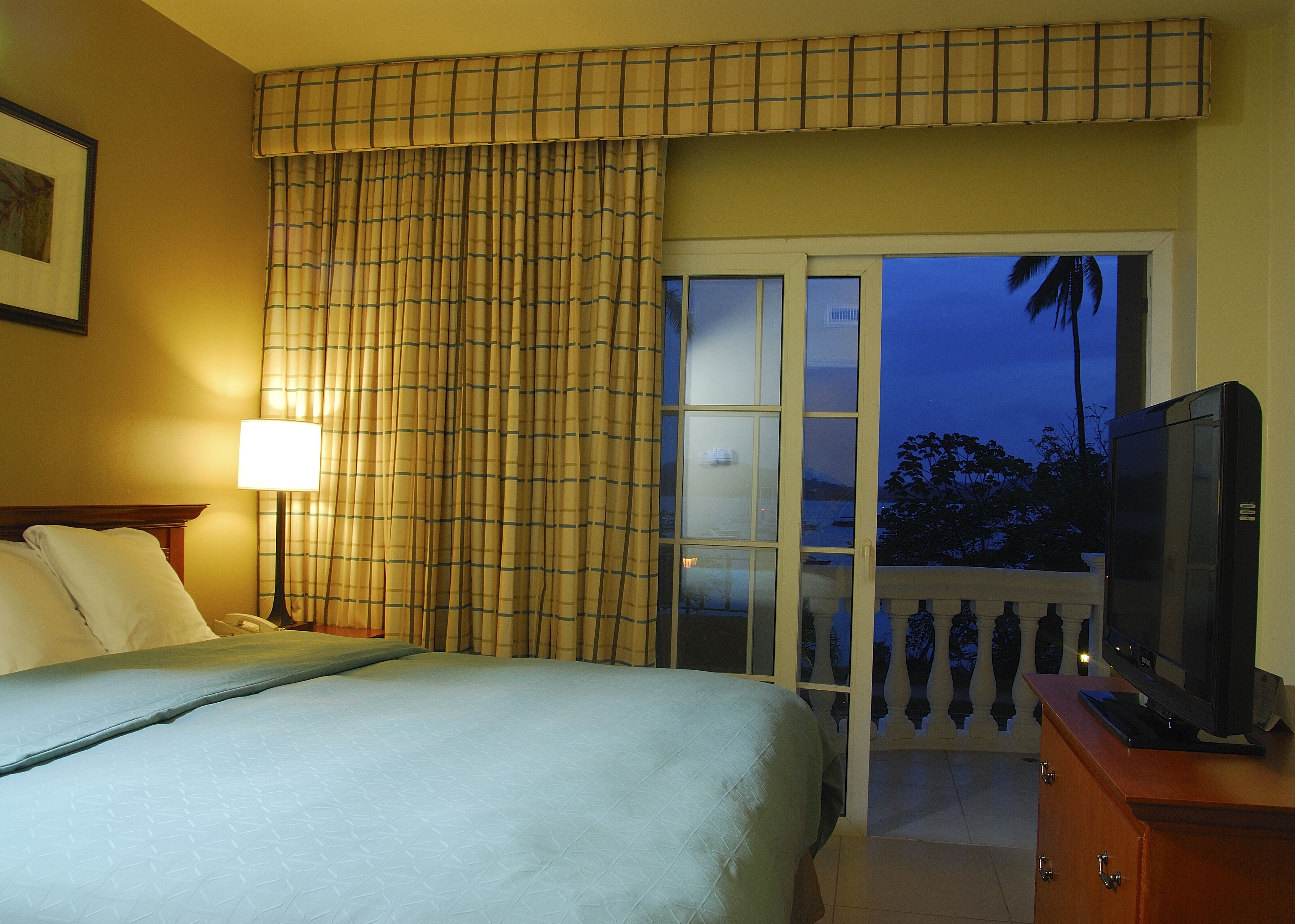 suite, 1 bedroom, non smoking, ocean view | 1 bedroom, premium bedding, pillow-top beds, minibar