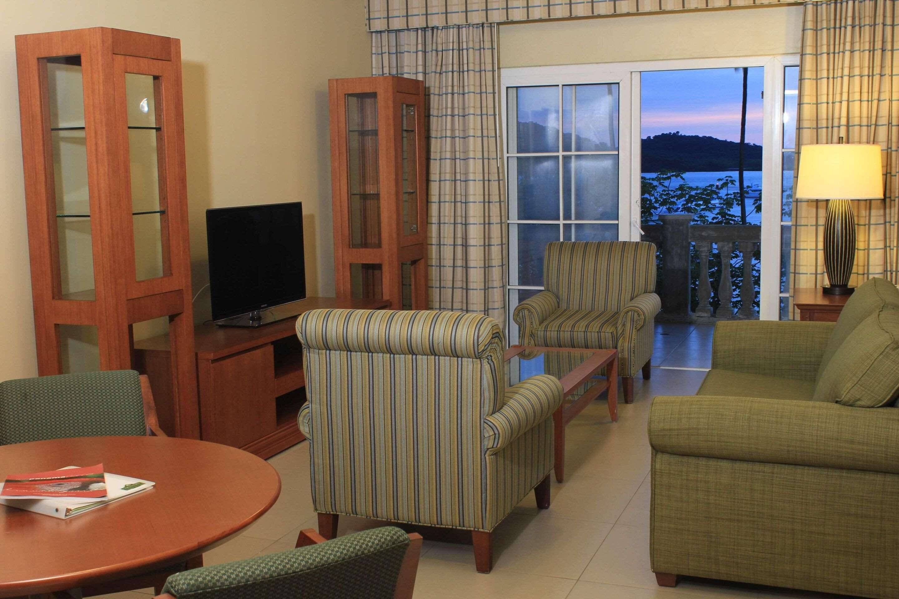1 bedroom, premium bedding, pillow-top beds, minibar