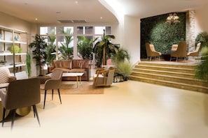 Bar lounge
