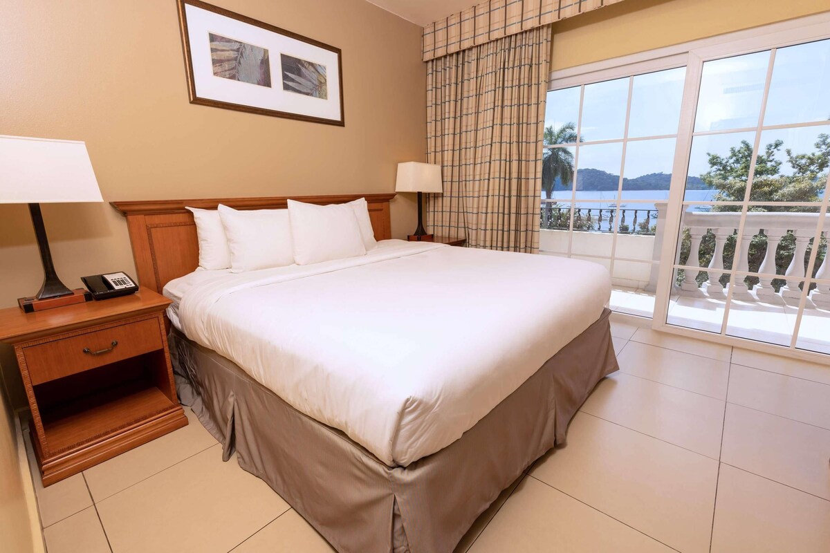 Ropa de cama de alta calidad, colchones con pillow-top y minibar