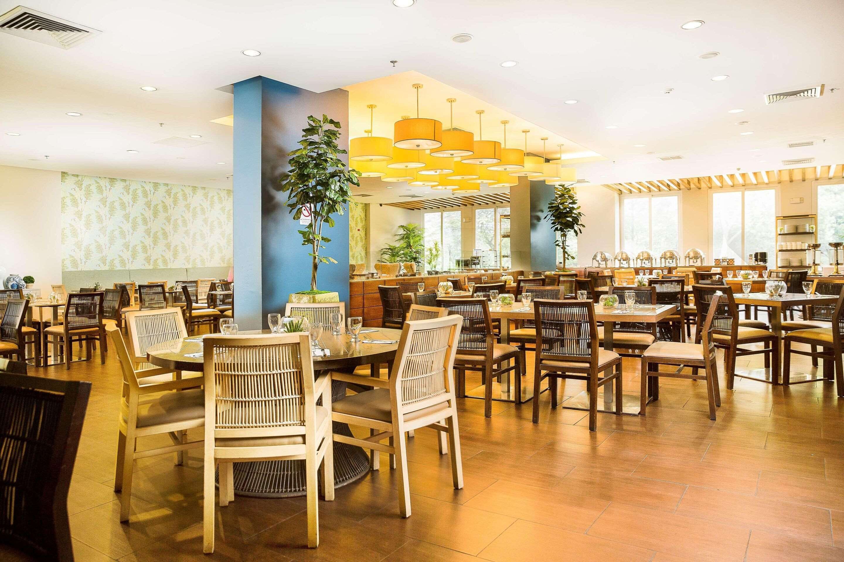 2 Restaurants; Mittagessen und Abendessen werden serviert