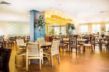2 Restaurants, Mittagessen, Abendessen, amerikanische Küche