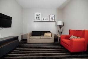 Premium bedding, in-room safe, individually furnished, desk