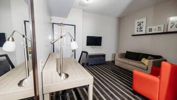 Premium bedding, in-room safe, individually furnished, desk