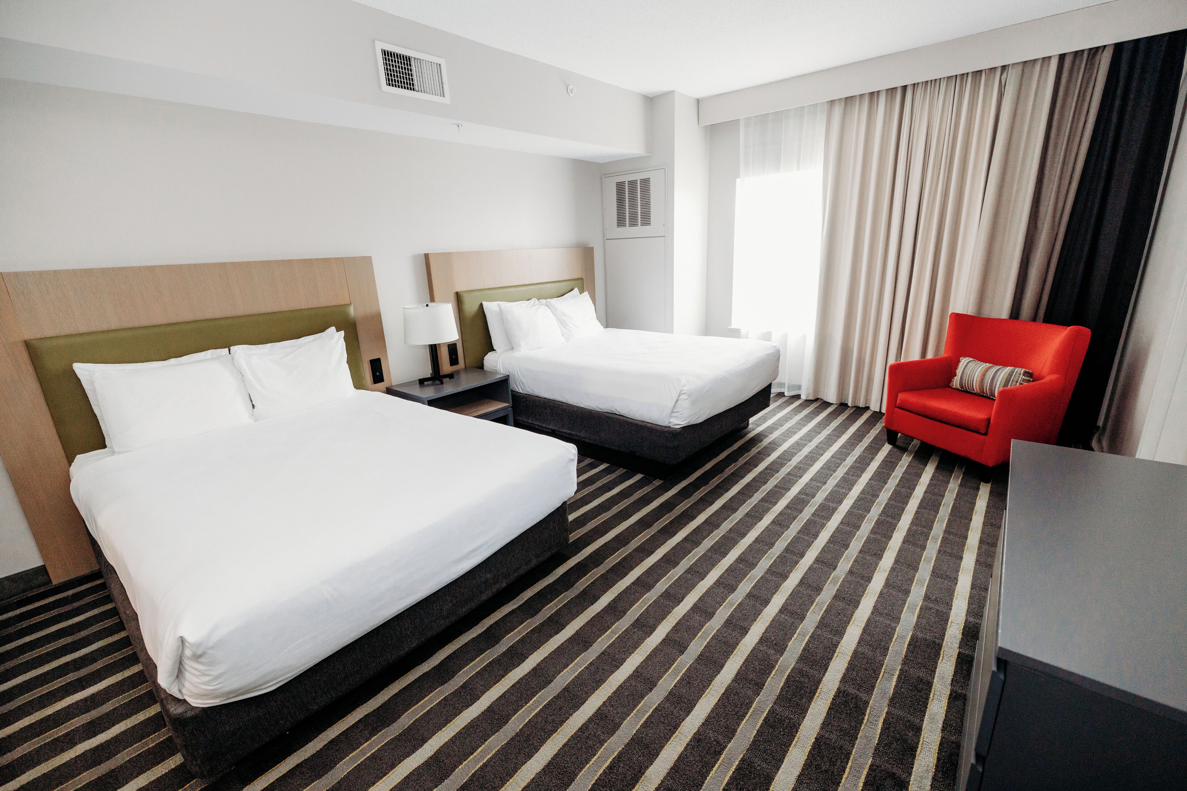 Literie de qualité supérieure, coffres-forts dans les chambres