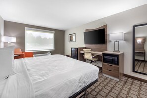 Standard Room, 1 King Bed, Non Smoking | Desk, laptop workspace, blackout drapes, iron/ironing board