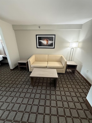 Suite, 1 King Bed, Non Smoking (with Single Sofabed)
