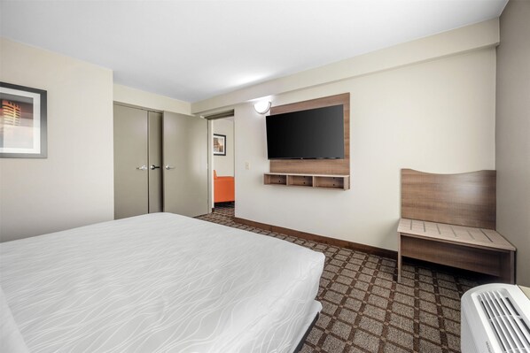 Suite, 1 King Bed, Accessible, Non Smoking (with Single Sofabed) | Desk, laptop workspace, blackout curtains, iron/ironing board