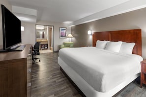 Superior Room, 1 King Bed, Non Smoking | Desk, laptop workspace, blackout drapes, iron/ironing board