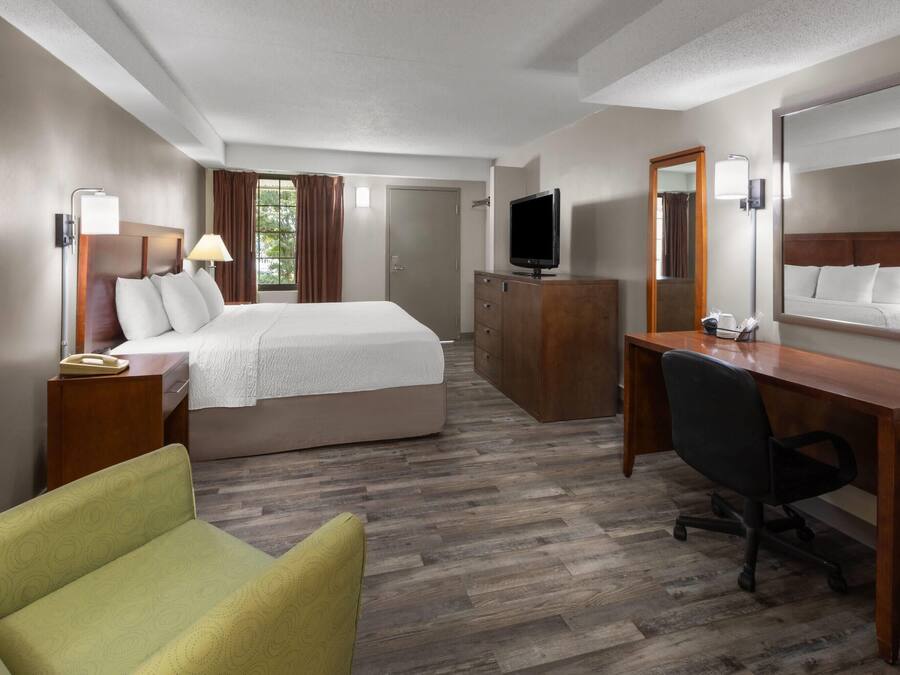 Habitación superior, 1 cama de matrimonio grande, no fumadores | Ropa de cama hipoalergénica y escritorio