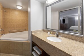 Superior Room, 1 King Bed, Non Smoking | Jetted tub - Days Inn by Wyndham Dumfries Quantico (Dumfries)