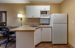 Studio, 1 King Bed, Non Smoking | Private kitchen | Full-size fridge, microwave, stovetop, coffee/tea maker - Extended Stay America Suites Rochester North (Rochester)