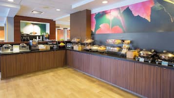Tägliches inbegriffenes kontinentales Frühstück