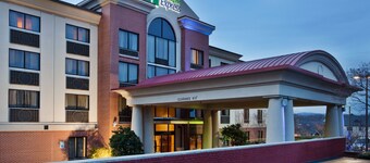 Holiday Inn Express & Suites Greenville - Downtown by IHG