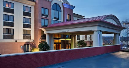 Holiday Inn Express & Suites Greenville - Downtown, an IHG Hotel