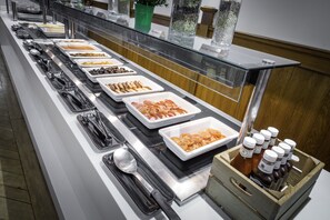 Daily full breakfast for a fee - Holiday Inn Glasgow Airport by IHG (Paisley)