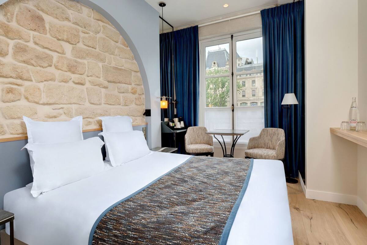 Literie de qualité supérieure, surmatelas, minibar