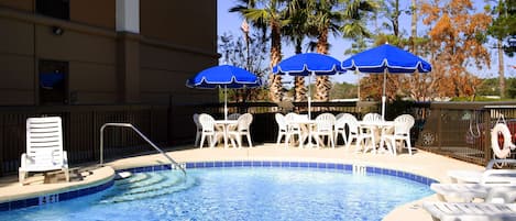 Outdoor pool, pool loungers