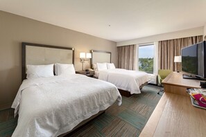 Habitación, 2 camas de matrimonio | Colchones con acolchado adicional, cunas gratuitas, camas supletorias