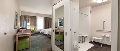 Chambre, 2 lits doubles, non-fumeur (Mobility & Hearing, Roll-in Shower)