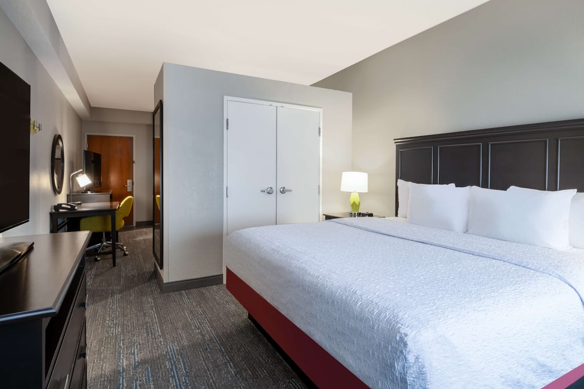 1 King Suite, Non-Smoking | 1 bedroom, premium bedding, Select Comfort beds, in-room safe