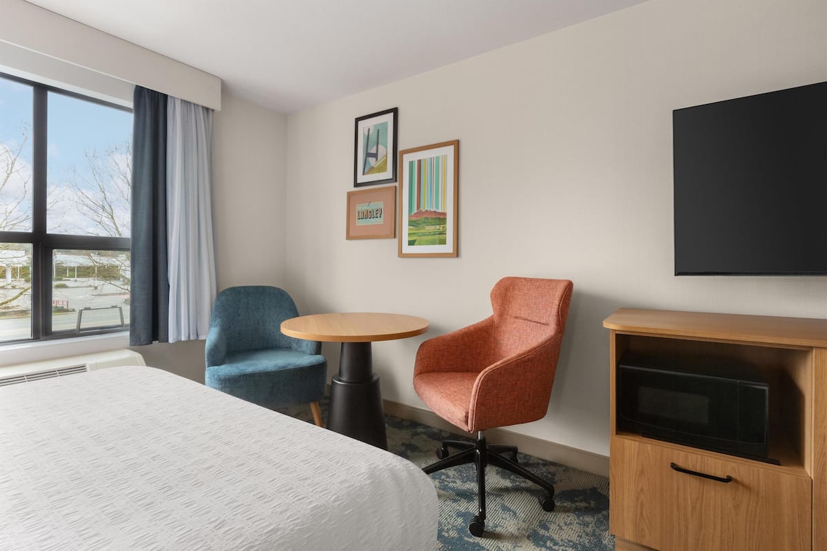 二加大床客房 | 書桌、熨斗/熨衫板、免費 Wi-Fi、床單