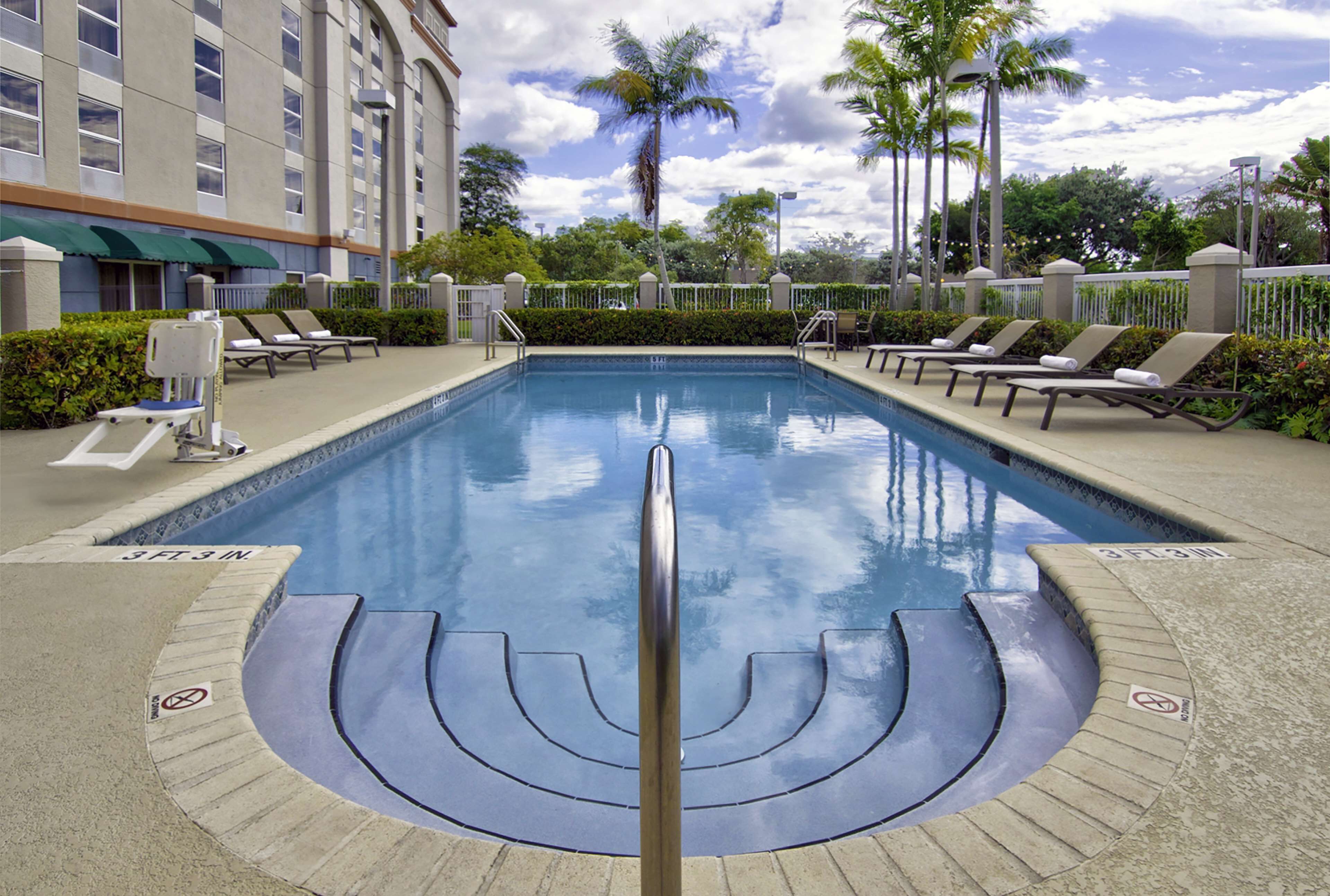 outdoor pool, open 7:00 am to 10:00 pm, pool umbrellas, pool loungers