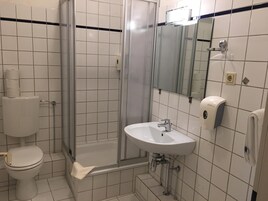 Ducha, secador de pelo, toallas