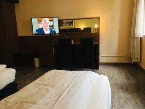 Standard Double or Twin Room | Hypo-allergenic bedding, desk, rollaway beds, bed sheets - AltDüsseldorf (Düsseldorf)