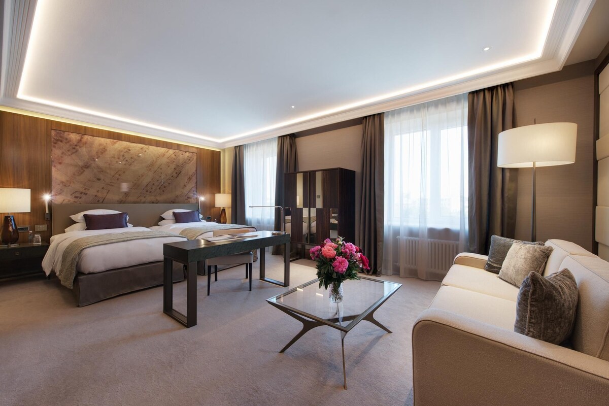 Superior Room, Courtyard View | Premium bedding, minibar, in-room safe, desk