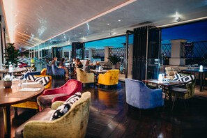 2 restaurants, breakfast, lunch served; local and international cuisine - Grand Hotel Kempinski Riga (Riga)